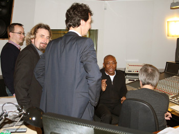 Matthias Lange, Heinz Walter Florin, Intendant der Nürnberger Symphoniker Lucius A. Hemmer, John Davis und Soundtechniker Roland Häring (v.l.)